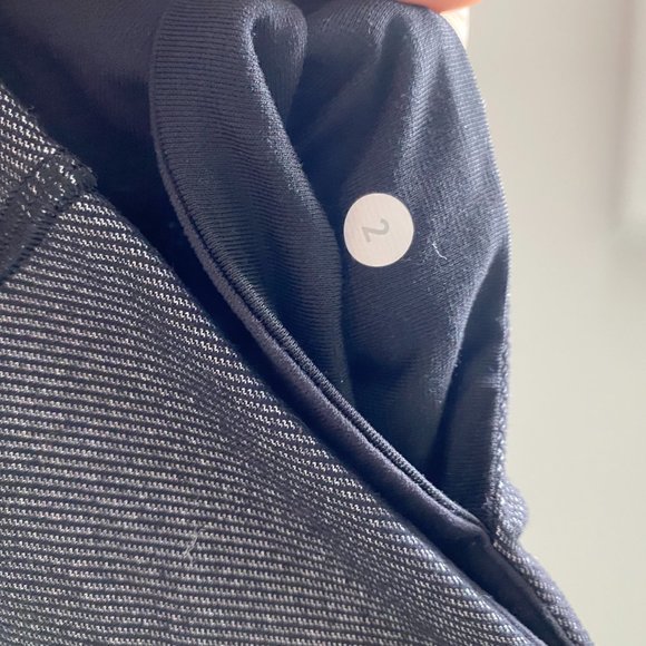 Lululemon Cropped Pattern Leggings, Size 2 - Picture 2 of 4